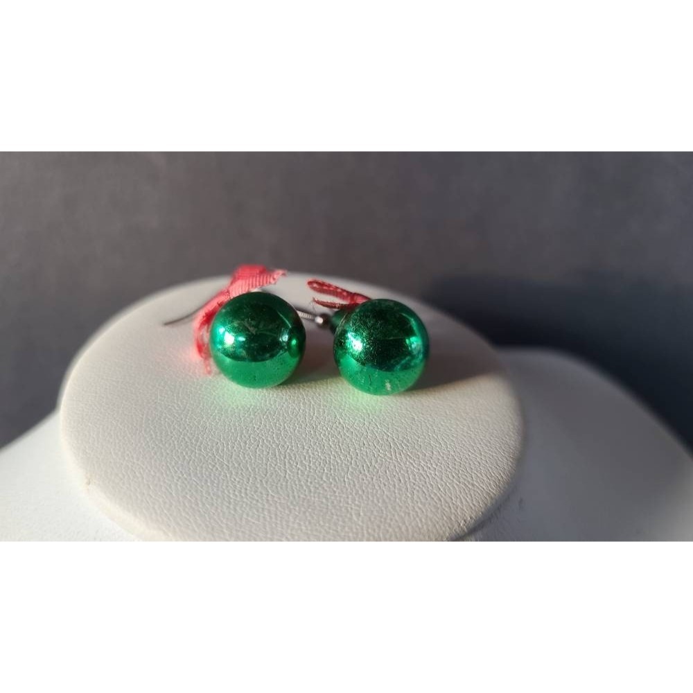 Green Christmas Ornament Dangling Earrings - Picture 8 of 10
